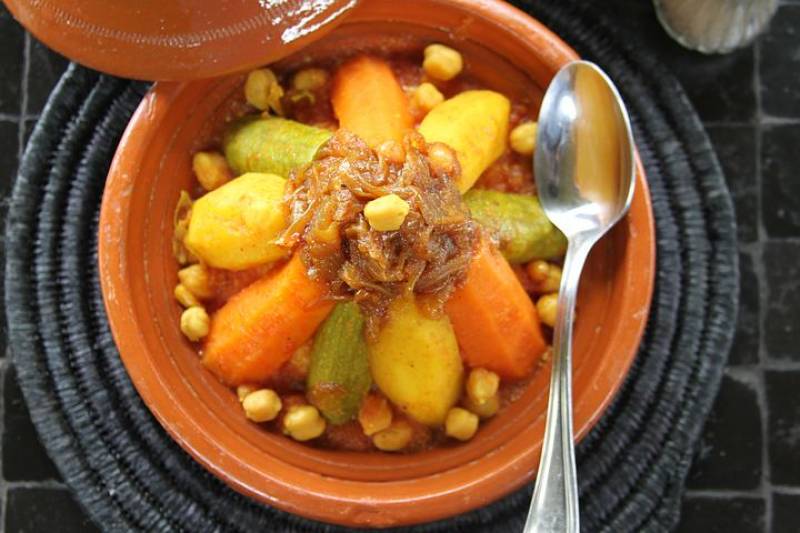 Acheter de la semoule de couscous pour cuisiner un plat oriental dans un lycée de Rousset à côté de Trets dans le 13