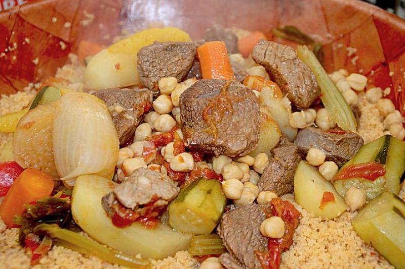 Acheter de la semoule de couscous pour cuisiner un plat oriental dans un lycée de Rousset à côté de Trets dans le 13
