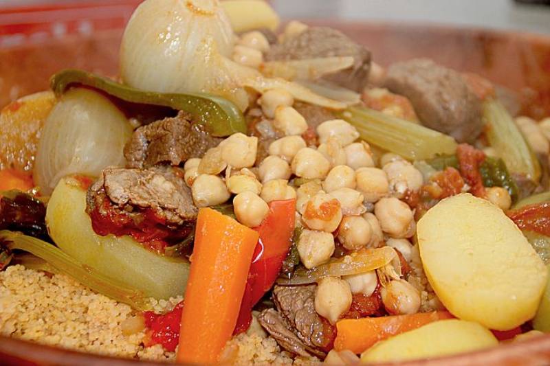 Acheter de la semoule de couscous pour cuisiner un plat oriental dans un lycée de Rousset à côté de Trets dans le 13